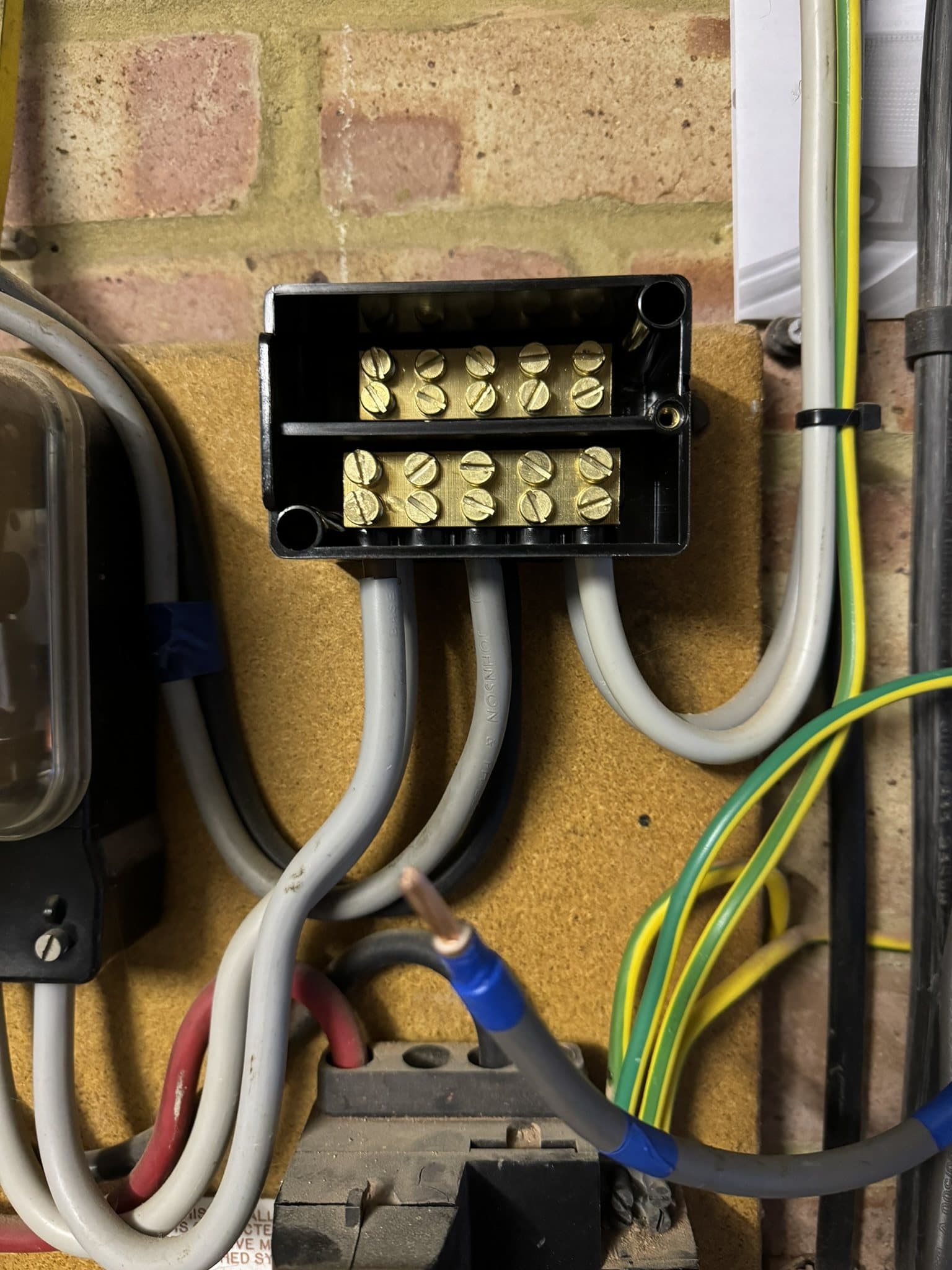 Modern domestic consumer unit installation